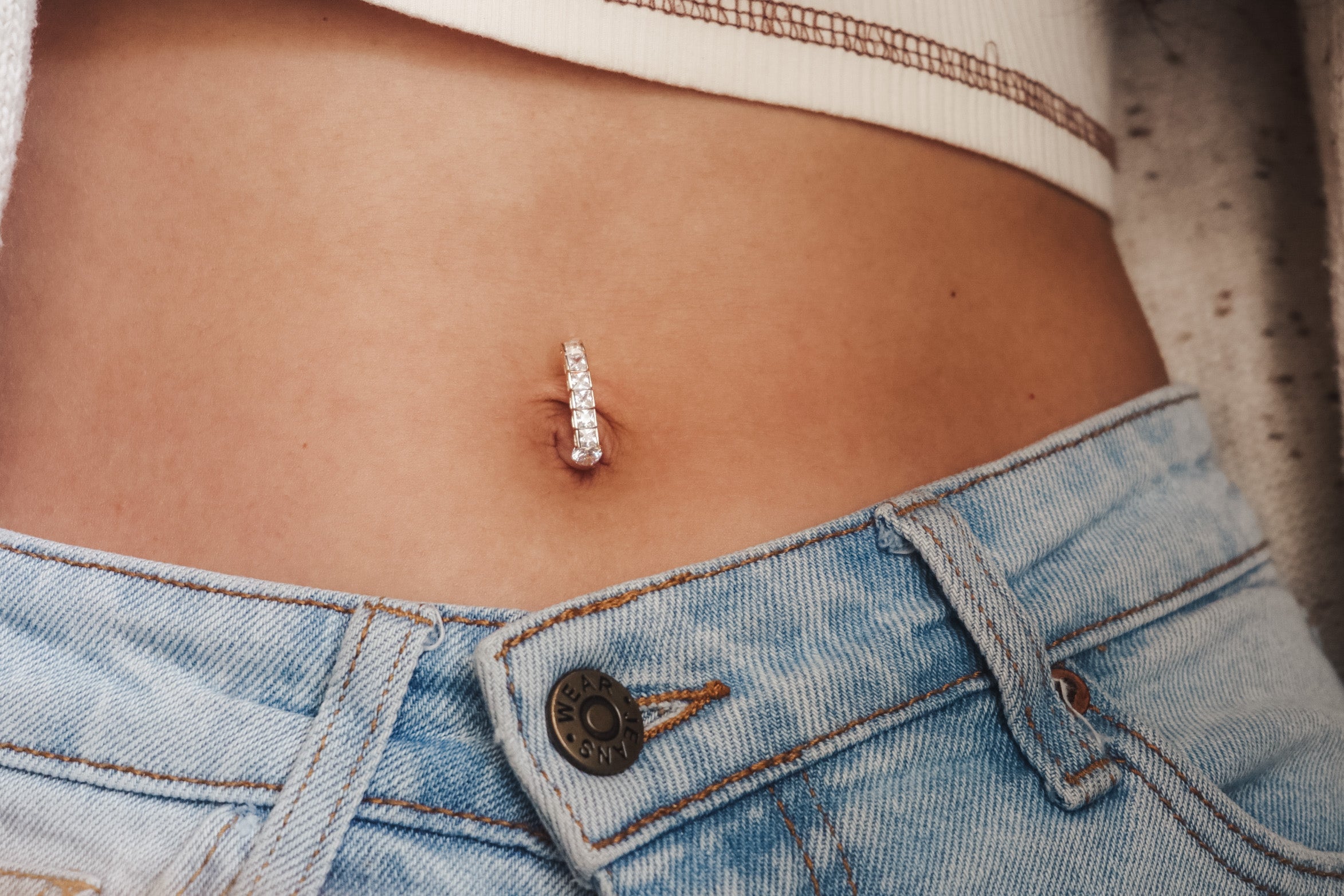 does-getting-a-belly-piercing-hurt-demystifying-the-experience-zahav