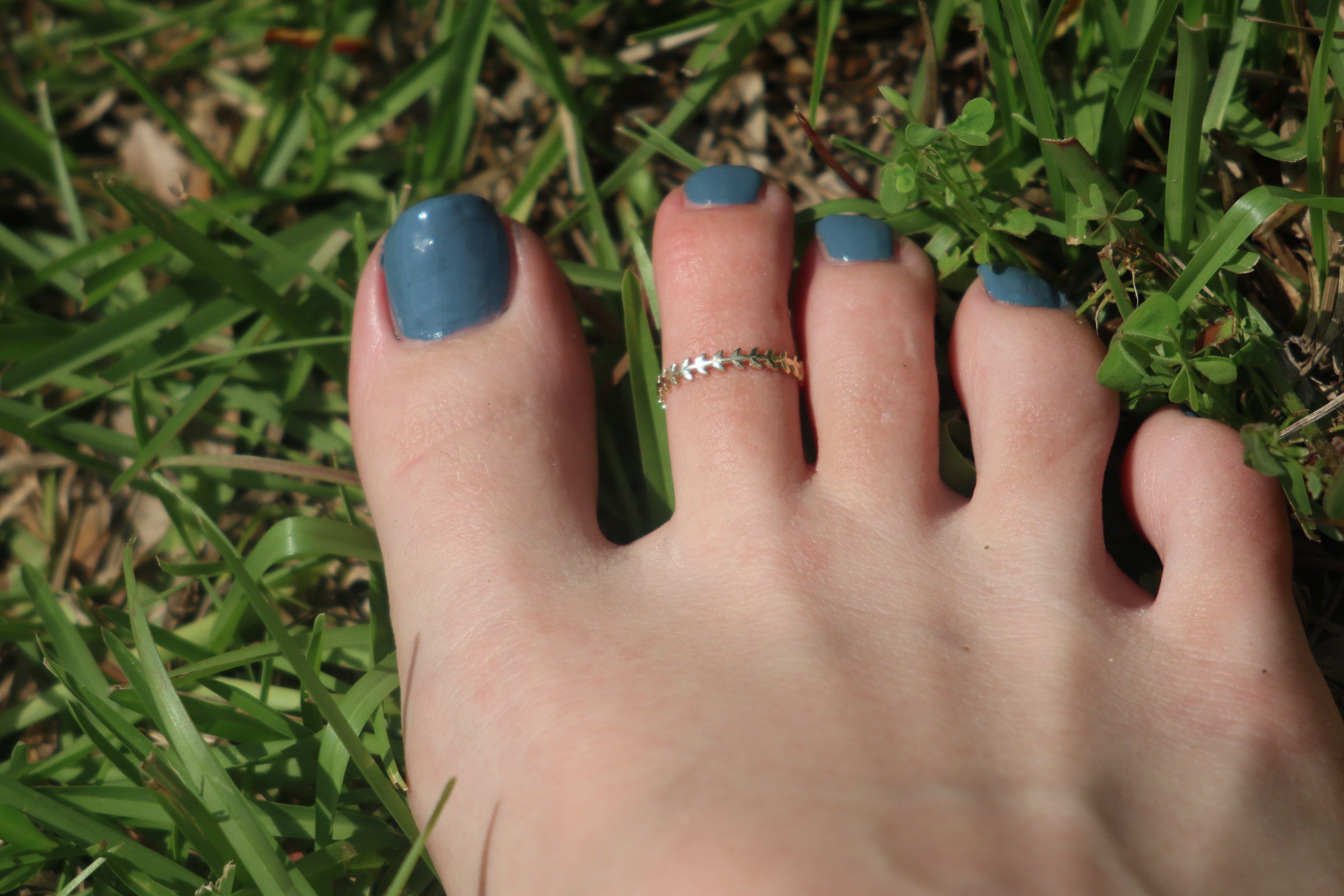 10K Solid Gold Toe-Ring in Leaves Design